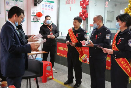 广西监狱系统开展“共抗艾滋 共享健康”主题宣传活动为做好艾滋病防治工作，广西监狱系统开展“共抗艾滋 共享健康”主题宣传活动，营造浓厚的宣传氛围……【详细】 